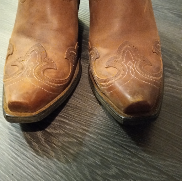 Ariat women's 7.5 brand new boots - Picture 3 of 6